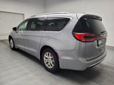 Used 2021 Chrysler Pacifica Touring-L image 5