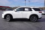 New 2025 Nissan Pathfinder SL w/ SL Premium Package image 2