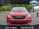 New 2025 Chrysler Pacifica Select image 2