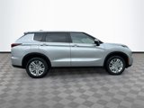 New 2025 Mitsubishi Outlander ES image 4