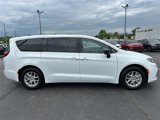 Used 2025 Chrysler Pacifica Select image 5
