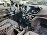 New 2025 Chrysler Pacifica Select image 3