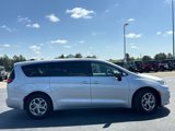 Used 2024 Chrysler Pacifica Limited image 2