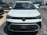 Used 2025 Volkswagen Taos SE image 4