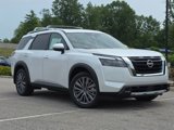 New 2025 Nissan Pathfinder SL w/ SL Premium Package image 2