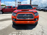 Used 2017 Toyota Tacoma TRD Off-Road image 2