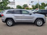 Used 2021 Jeep Grand Cherokee Laredo image 3