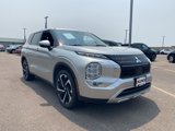 Used 2023 Mitsubishi Outlander SE image 3