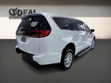 Used 2024 Chrysler Pacifica Touring image 5