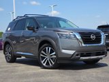 Used 2025 Nissan Pathfinder Platinum image 2