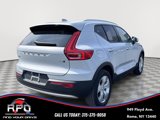 Used 2022 Volvo XC40 T5 Momentum image 5