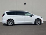Used 2023 Chrysler Pacifica Limited image 2