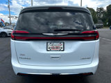 Used 2022 Chrysler Pacifica Limited image 5