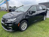 Used 2023 Chrysler Pacifica Touring-L image 2