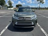 Used 2018 Toyota Highlander XLE image 3