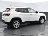 Used 2024 Jeep Compass Latitude image 4