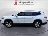 Used 2025 Volkswagen Atlas SE image 2