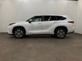 Used 2023 Toyota Highlander XLE image 3