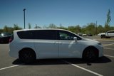 Used 2022 Chrysler Pacifica Limited w/ Uconnect Theater Family Group image 6