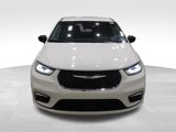 Used 2024 Chrysler Pacifica Touring-L image 2