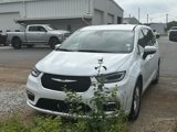 Used 2023 Chrysler Pacifica Touring-L image 3