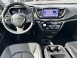 New 2025 Chrysler Pacifica Select image 4