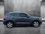 Used 2022 Volvo XC40 T4 Momentum image 4