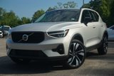 Used 2025 Volvo XC40 B5 Plus image 4