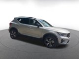 Used 2024 Volvo XC40 B5 Core image 2