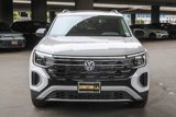 New 2025 Volkswagen Atlas Peak Edition SE image 2
