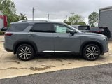 New 2025 Nissan Pathfinder Platinum image 2