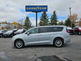 Used 2022 Chrysler Pacifica Touring-L image 3
