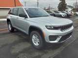 New 2025 Jeep Grand Cherokee Laredo image 3