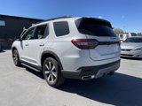 Used 2025 Honda Pilot Touring image 3