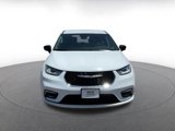 Used 2024 Chrysler Pacifica Touring-L image 4