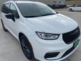 New 2026 Chrysler Pacifica Limited image 2