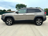 Used 2016 Jeep Cherokee Trailhawk image 2