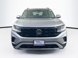 Used 2023 Volkswagen Atlas SE image 2