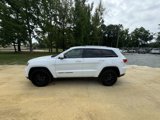 Used 2018 Jeep Grand Cherokee Laredo image 3