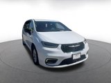 Used 2024 Chrysler Pacifica Touring-L image 3