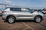 New 2025 Mitsubishi Outlander ES image 4