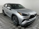 New 2025 Toyota Highlander XLE image 3