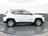 Used 2022 Jeep Compass Latitude image 2