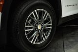 Used 2025 Chevrolet Traverse LT image 3