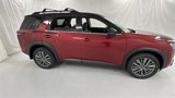 New 2025 Nissan Pathfinder SL image 2