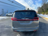 Used 2022 Chrysler Pacifica Touring-L image 4