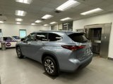 Used 2024 Toyota Highlander XLE image 3