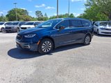 New 2025 Chrysler Pacifica Select image 2
