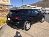 Used 2023 Toyota Highlander LE image 5