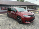 Used 2019 Chrysler Pacifica Touring-L w/ S Appearance Package image 2